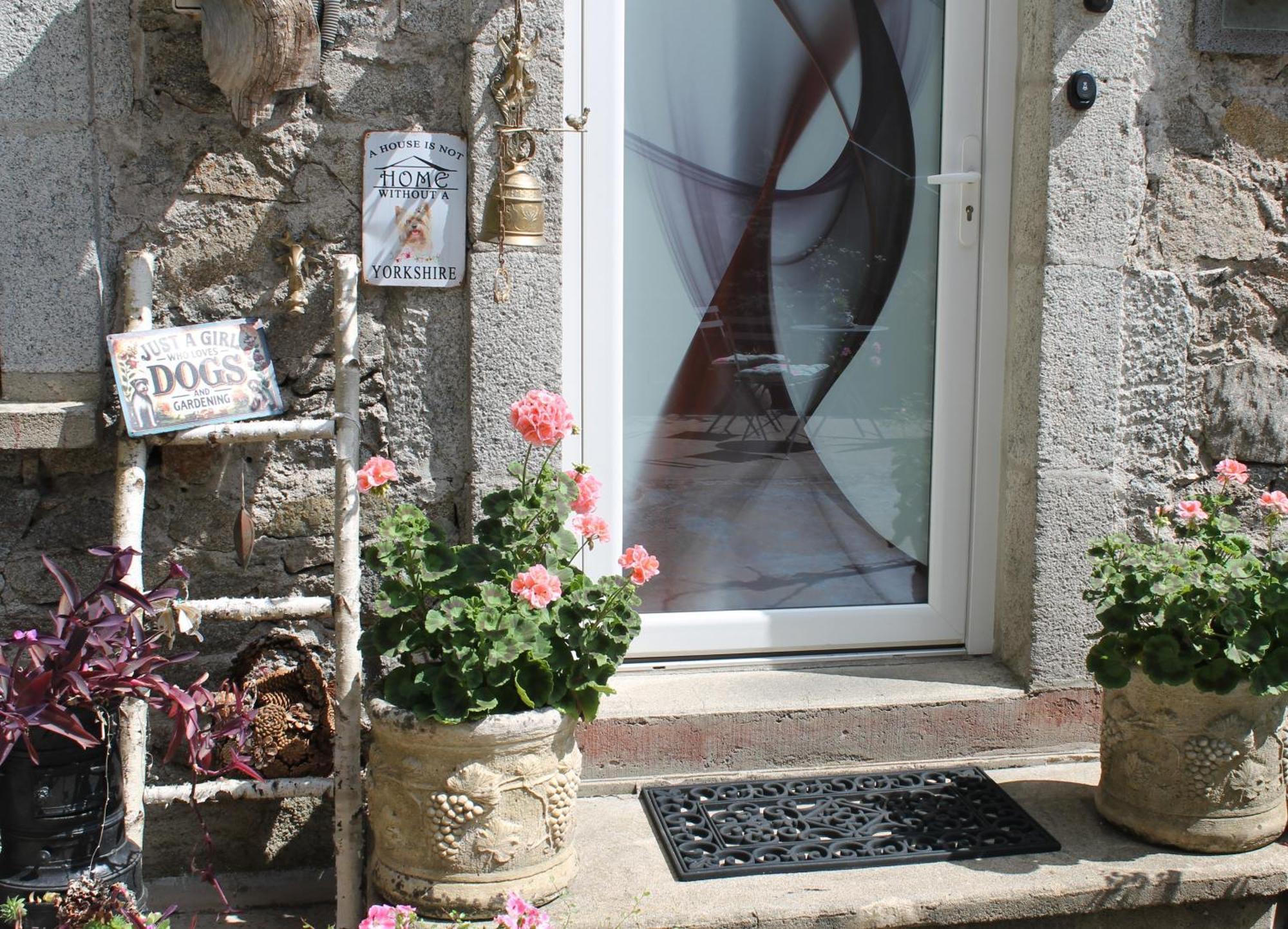 Chambre Bounty, B&B, Cuisine Privee, Lit Queen Size, Terrasse, Parking, Garage Olliergues Exterior foto